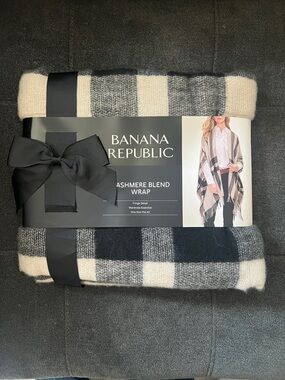 NWT Banana Republic Black & Cream Wrap
